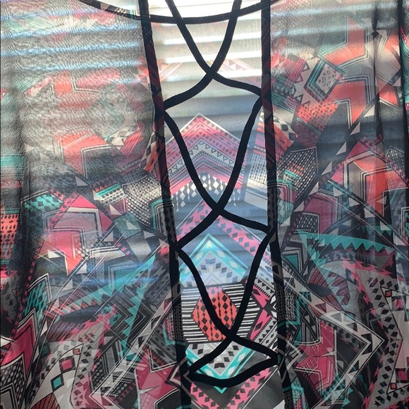 Colorful patterned open back fancy top - Picture 3 of 4